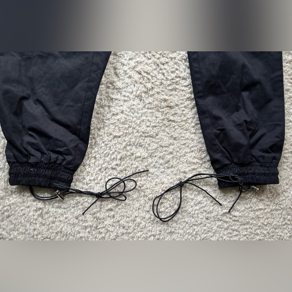 Manière De Voir Black Bungee Cord Lace-Up Cargo Jogger Pants Size 8 NWT - Picture 10 of 11
